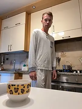 Italy sex boy online show from September 2025 11:37:02 AM