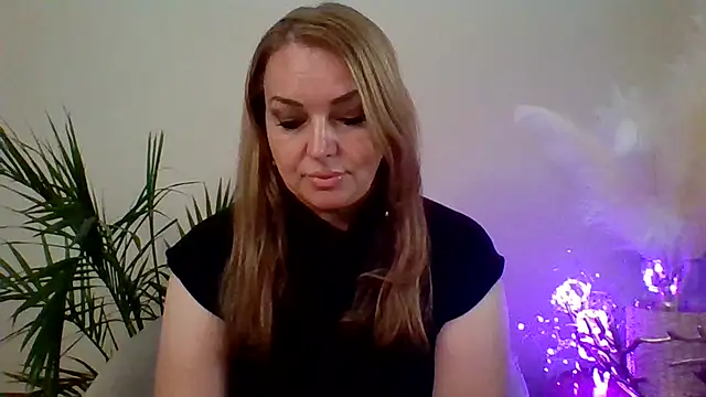 Snapshot of Eshavira chatting on September 2025 01:38:02 AM Eshavira online show from September 2025 01:38:02 AM