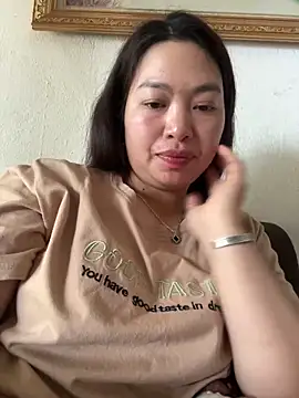 Snapshot of Nhung584 chatting on September 2025 02:13:01 AM Nhung584 online show from September 2025 02:13:01 AM