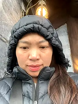 Snapshot of Nhung584 chatting on November 2025 04:04:01 AM Nhung584 online show from November 2025 04:04:01 AM