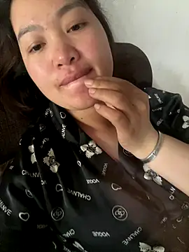 Snapshot of Nhung584 chatting on November 2025 08:14:02 AM Nhung584 online show from November 2025 08:14:02 AM