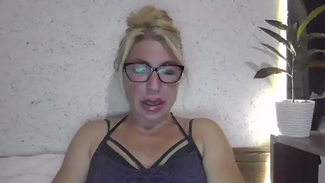 Snapshot of fox_red_lady7 chatting on October 2025 07:32:02 PM fox red lady7 online show from October 2025 07:32:02 PM