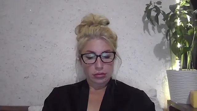 Snapshot of fox_red_lady7 chatting on October 2025 07:34:02 PM fox red lady7 online show from October 2025 07:34:02 PM