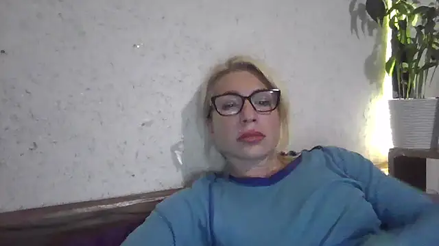 Snapshot of fox_red_lady7 chatting on October 2025 07:44:02 PM fox red lady7 online show from October 2025 07:44:02 PM