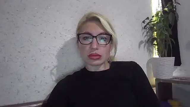 Snapshot of fox_red_lady7 chatting on October 2025 03:34:01 PM fox red lady7 online show from October 2025 03:34:01 PM