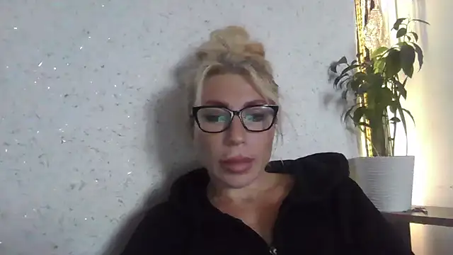 Snapshot of fox_red_lady7 chatting on October 2025 10:05:01 AM fox red lady7 online show from October 2025 10:05:01 AM