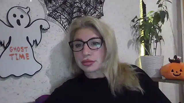 Snapshot of fox_red_lady7 chatting on October 2025 07:27:02 PM fox red lady7 online show from October 2025 07:27:02 PM