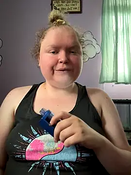 Snapshot of KadiSparkle chatting on September 2025 03:37:02 PM KadiSparkle online show from September 2025 03:37:02 PM