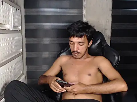 RowyCam online show from November 2025 01:06:02 AM