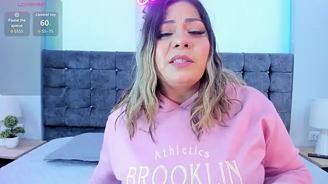 isabella horney  online show from October 2025 08:20:02 PM