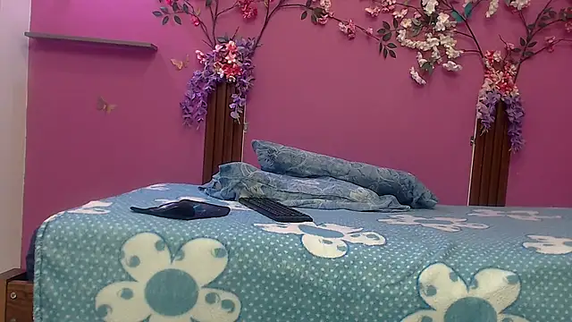 skinnybarbie022 online show from September 2025 12:45:01 AM