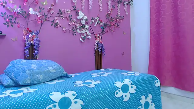 skinnybarbie022 online show from February 2026 12:15:01 AM