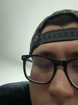 Kurtxxx22 online show from November 2025 03:50:01 AM