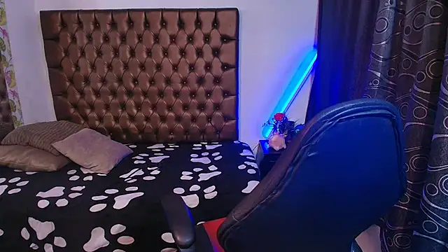 lailahdark online show from April 2026 08:43:02 PM