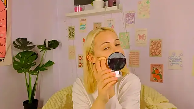 Charlotte Colinss online show from October 2025 03:25:01 AM