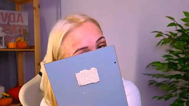 Charlotte Colinss online show from November 2025 02:22:02 AM