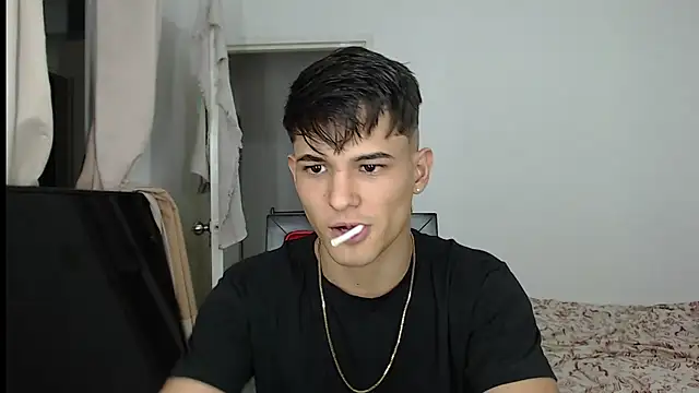 Alex mojica online show from September 2025 05:07:01 AM