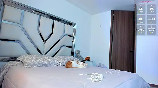 Michelle Ferrerr online show from October 2025 10:43:02 PM