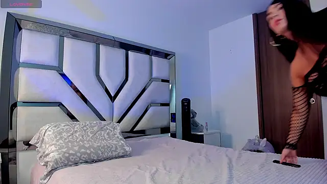 Michelle Ferrerr online show from December 2025 11:15:02 AM