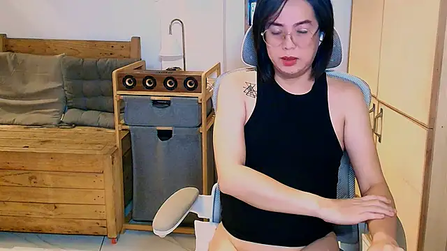 Snapshot of moriliciousxxx chatting on November 2025 10:53:02 PM moriliciousxxx online show from November 2025 10:53:02 PM