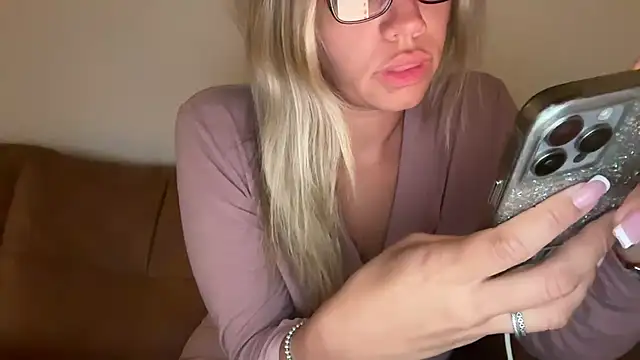 Snapshot of prettyykitty22 chatting on September 2025 08:38:02 AM prettyykitty22 online show from September 2025 08:38:02 AM