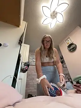 Snapshot of Anastasia-BlondeXX chatting on November 2025 03:34:02 PM Anastasia-BlondeXX online show from November 2025 03:34:02 PM