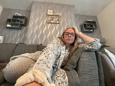 Anastasia-BlondeXX online show from April 2026 10:43:01 AM