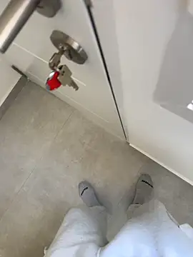 Manu97k online show from March 2026 09:39:02 AM