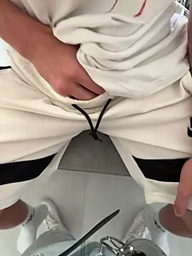 Manu97k online show from April 2026 04:41:02 PM