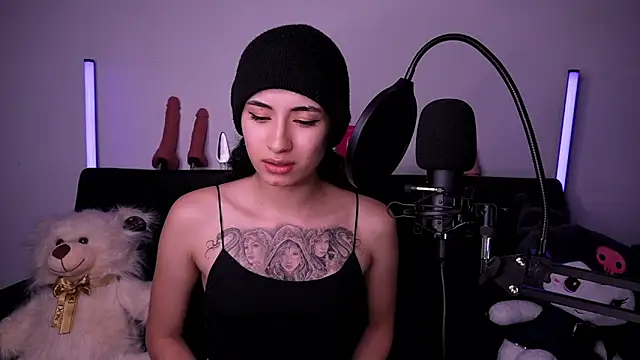 Alynn Bri  online show from March 2026 01:53:02 AM