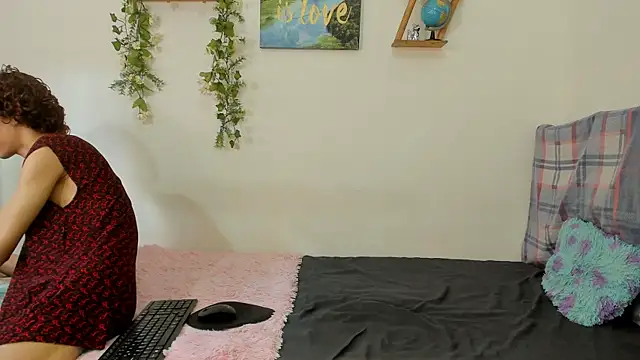 Snapshot of Peterfrost19 chatting on September 2025 03:45:01 PM Peterfrost19 online show from September 2025 03:45:01 PM