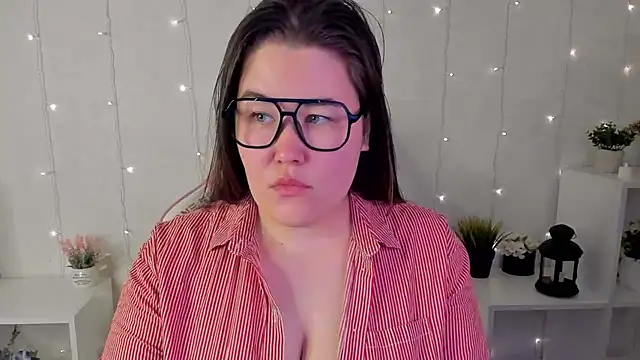 Snapshot of Tara_Torres chatting on November 2025 04:01:02 AM Tara Torres online show from November 2025 04:01:02 AM