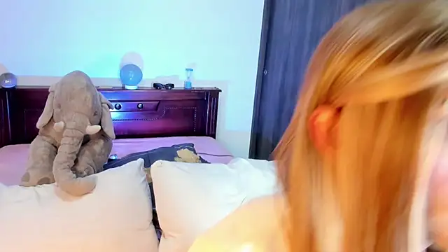 Flora Minx online show from November 2025 06:45:02 AM