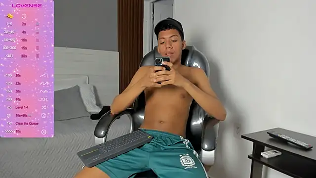 Snapshot of Brunette__boy chatting on November 2025 03:26:02 AM Brunette boy online show from November 2025 03:26:02 AM