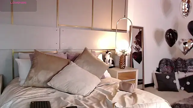 Lina Montclair online show from October 2025 10:20:02 PM