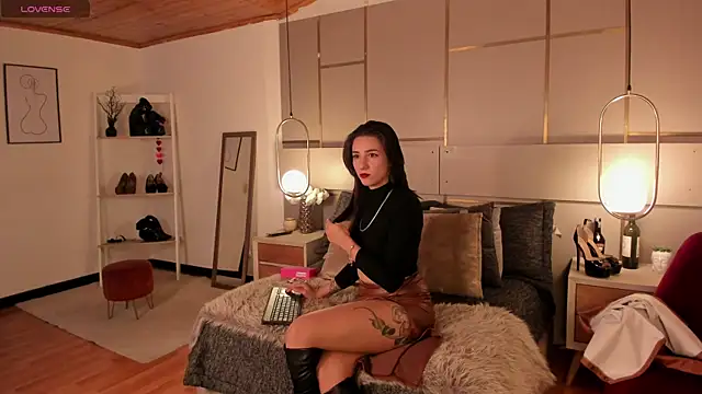 Lina Montclair online show from January 2026 06:24:01 PM