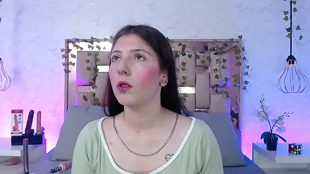 Snapshot of ScarlettRox chatting on September 2025 11:32:01 AM ScarlettRox online show from September 2025 11:32:01 AM