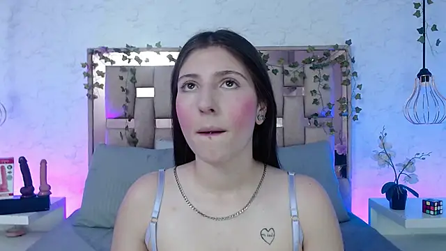 Snapshot of ScarlettRox chatting on September 2025 11:32:01 AM ScarlettRox online show from September 2025 11:32:01 AM