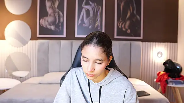 pinkloly online show from October 2025 07:46:02 PM