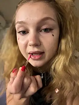 Snapshot of Emaline_Fane chatting on October 2025 07:04:02 PM Emaline Fane online show from October 2025 07:04:02 PM