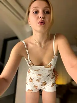 Snapshot of Emaline_Fane chatting on November 2025 06:39:01 PM Emaline Fane online show from November 2025 06:39:01 PM