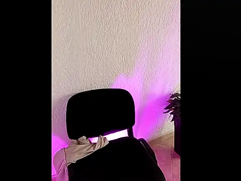 Snapshot of _MoonBlue_ chatting on September 2025 03:57:01 PM MoonBlue online show from September 2025 03:57:01 PM