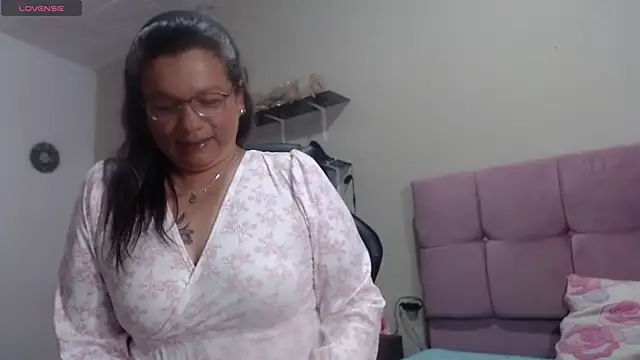 Snapshot of SolVegaNaciente chatting on November 2025 03:06:01 AM SolVegaNaciente online show from November 2025 03:06:01 AM