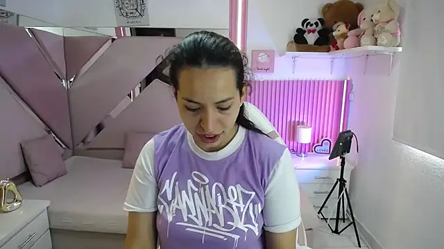 Snapshot of Mia_garcia28 chatting on June 2026 02:48:02 PM Mia garcia28 online show from June 2026 02:48:02 PM