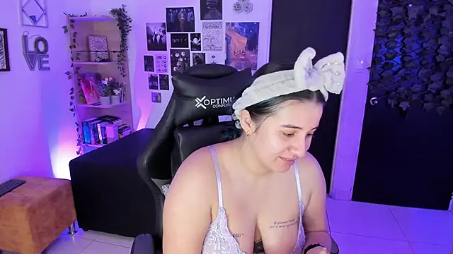 Snapshot of Lana_Herondale chatting on November 2025 09:09:02 AM Lana Herondale online show from November 2025 09:09:02 AM