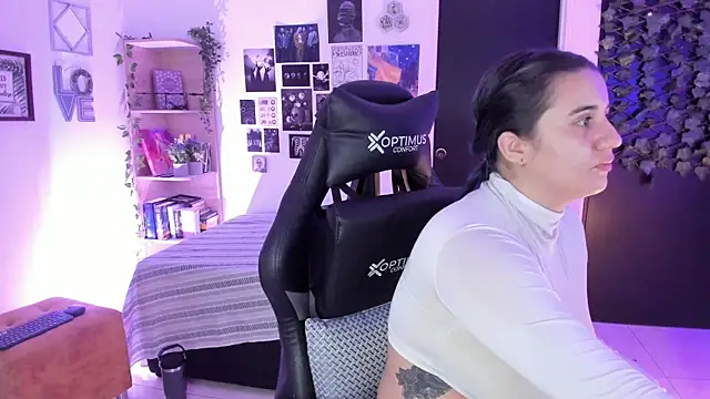 Snapshot of Lana_Herondale chatting on November 2025 09:33:01 AM Lana Herondale online show from November 2025 09:33:01 AM