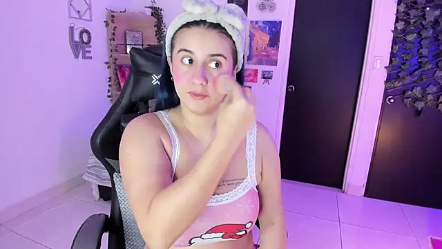 Snapshot of Lana_Herondale chatting on December 2025 09:29:02 AM Lana Herondale online show from December 2025 09:29:02 AM