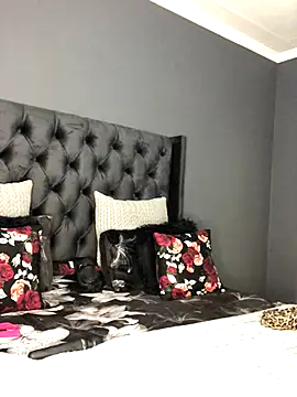 Snapshot of Thick_Shawtyy chatting on October 2025 03:20:02 PM Thick Shawtyy online show from October 2025 03:20:02 PM