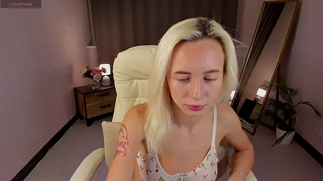 cute luucy online show from February 2026 03:35:01 AM