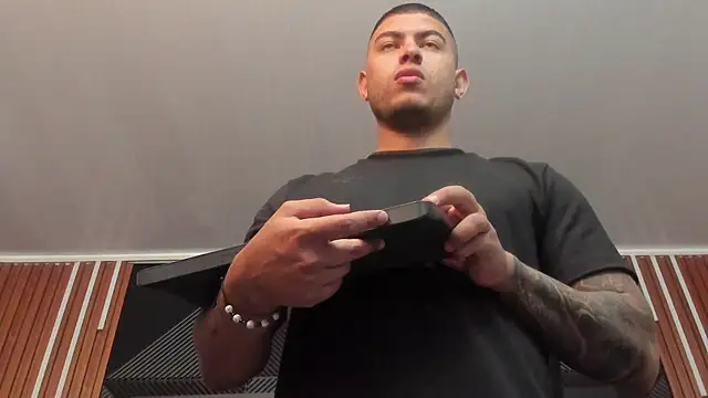 Snapshot of marco_garciia_ chatting on October 2025 11:12:02 PM marco garciia online show from October 2025 11:12:02 PM